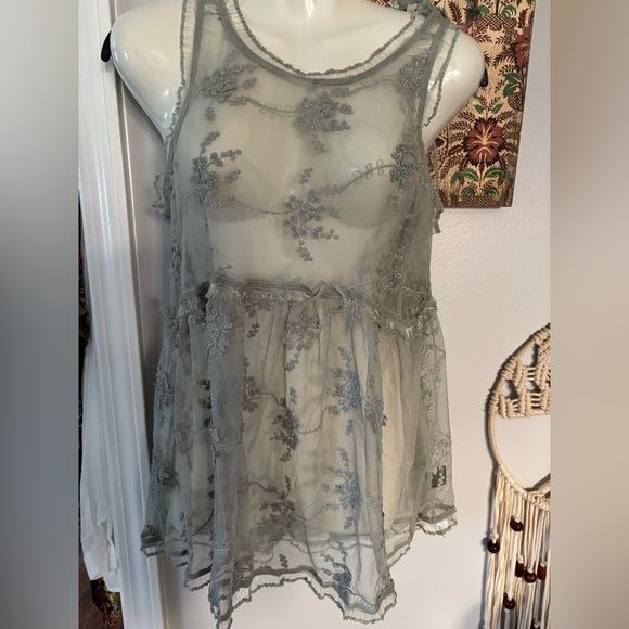 POL Tops - POL LACE TOP SAGE GREEN, NWOT SMALL